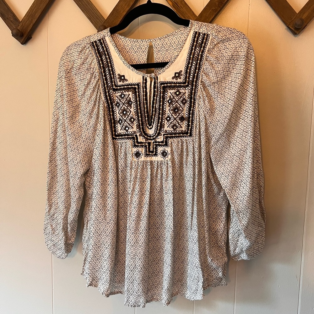 Lucky Brand Top; long sleeve; embroidered details